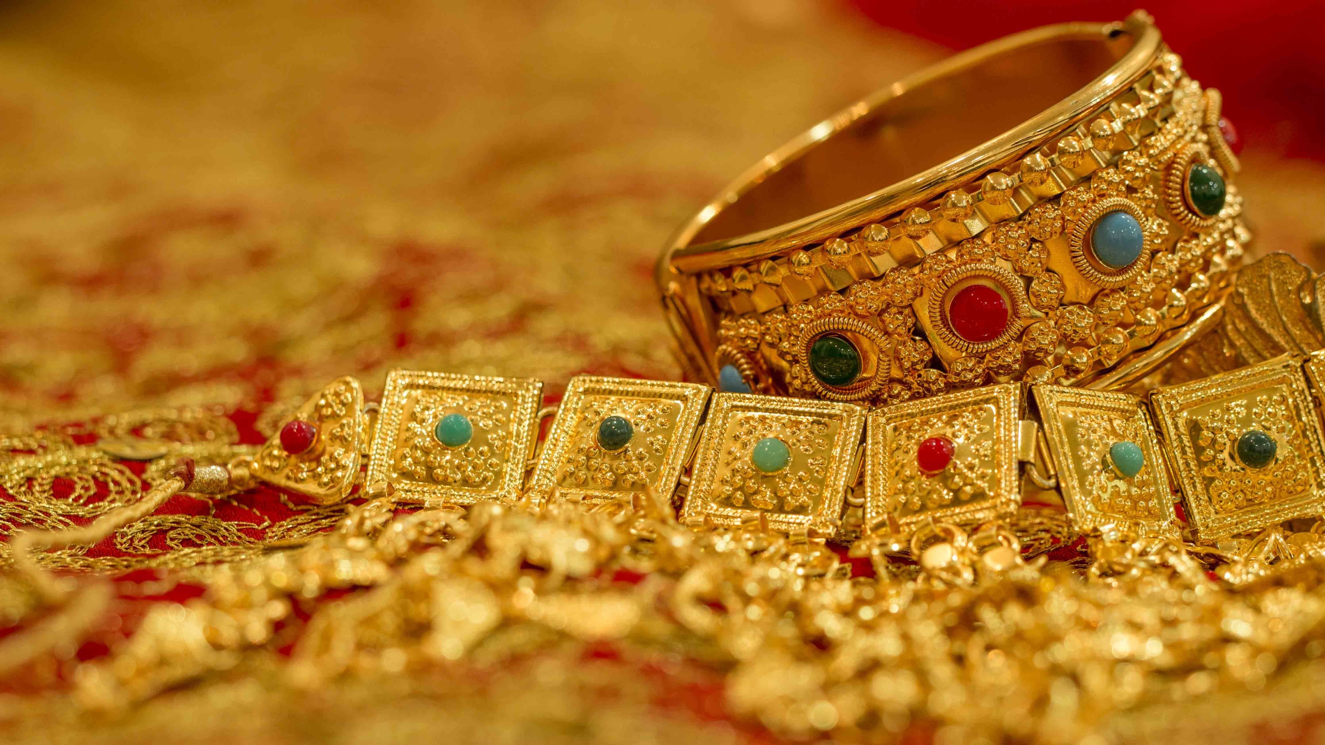Gold necklace close up - SS Jewellery